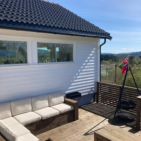 Duplex Near Airport Feriehus Bergen