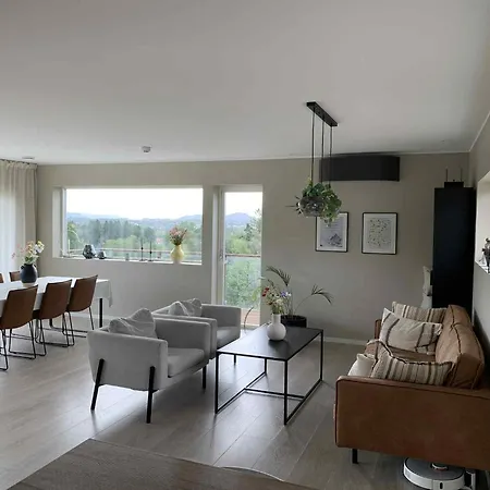 Duplex Near Airport 度假居 卑爾根