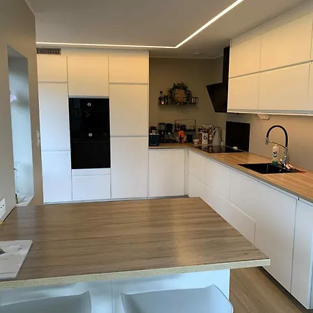 Duplex Near Airport Nyaraló *