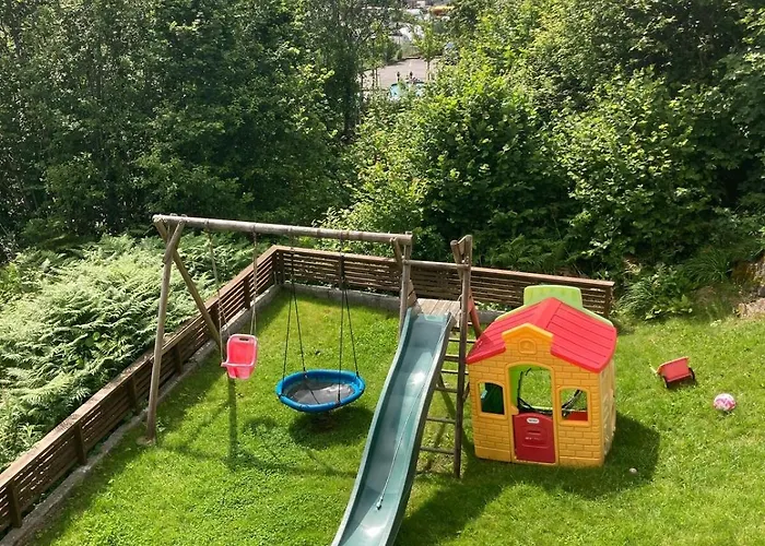 Duplex Near Airport 度假居 *