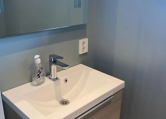 Duplex Near Airport Nyaraló