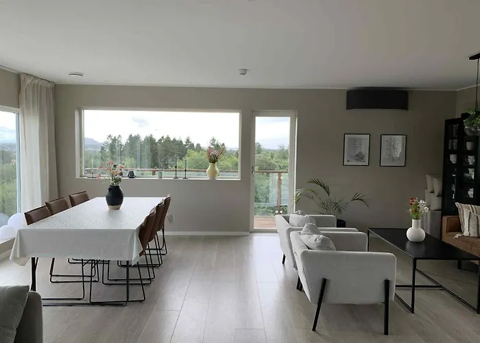 Duplex Near Airport 度假居 *