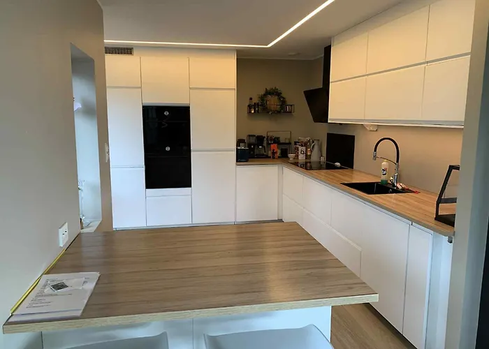 Duplex Near Airport 度假居 *