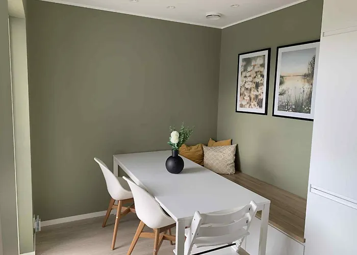 Duplex Near Airport 度假居 *