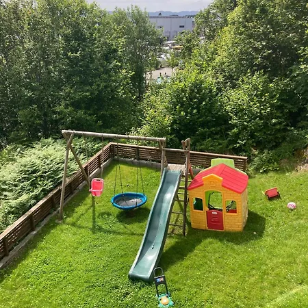 Duplex Near Airport Semesterbostad *